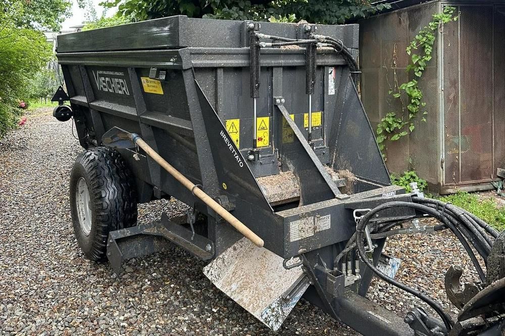 Repairing grass alleys with track filling cart